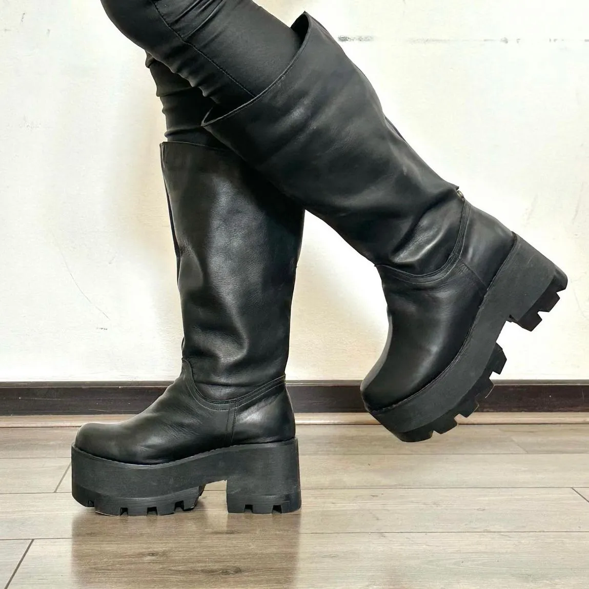 Black Smooth Platform Boots